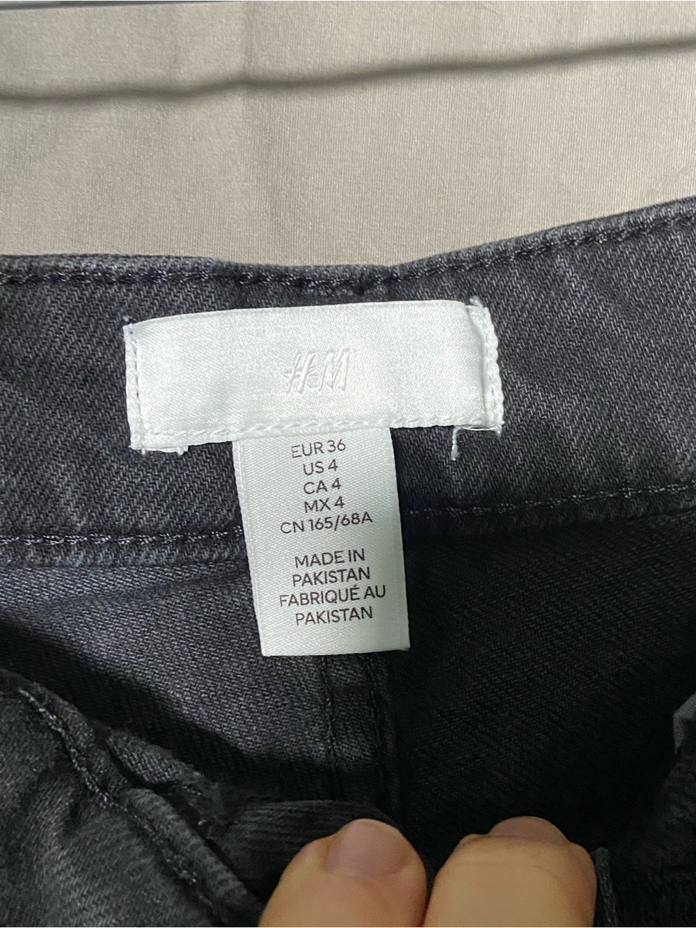 NWT - H&M Classic Black High-Rise Denim Shorts - Picture 2 of 5